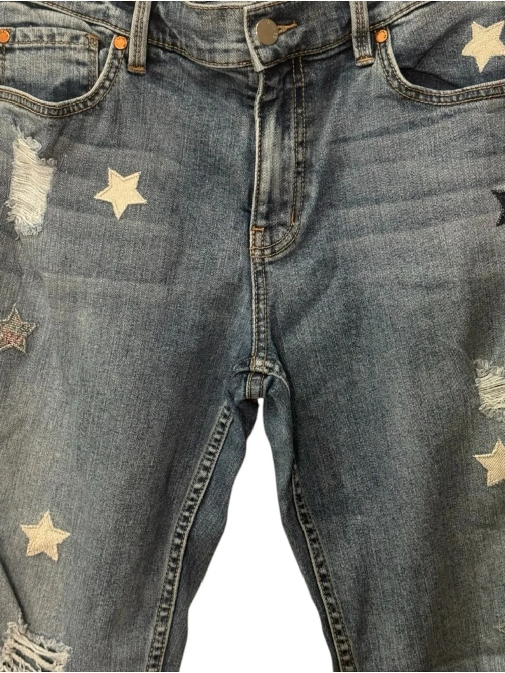 Level 99 women’s embroidered star distressed blue jeans size 30